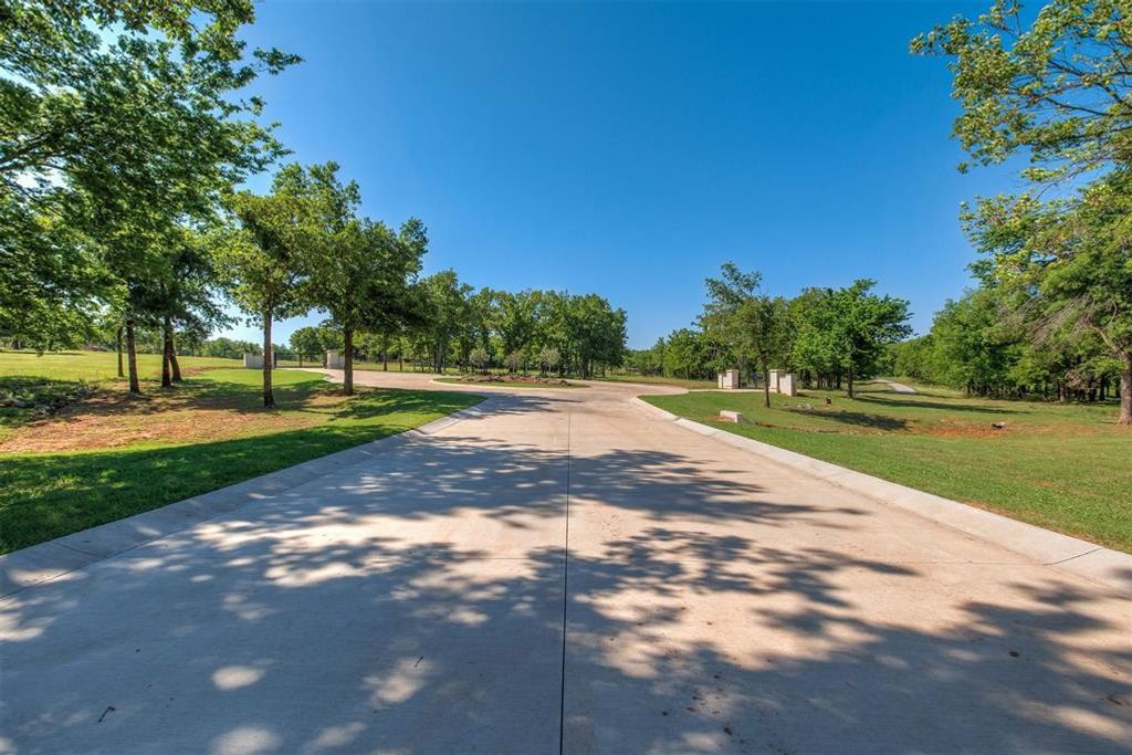 Image 3 of property listing at 6109 Forrest Hills Road, Guthrie, OK 73044