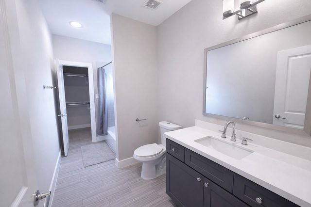 10806 Warwana Road C, Houston, TX 77043