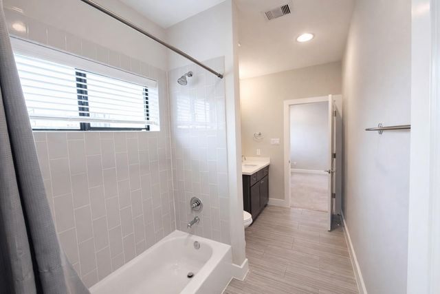 10806 Warwana Road C, Houston, TX 77043