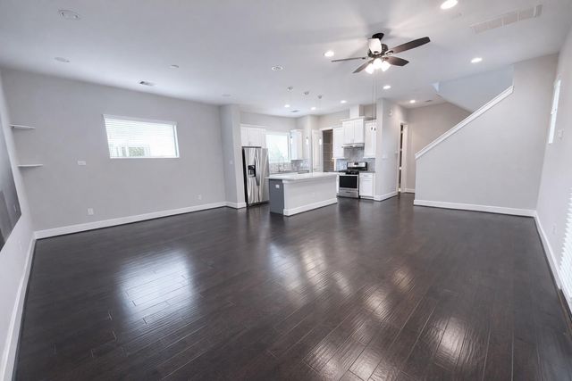 10806 Warwana Road C, Houston, TX 77043