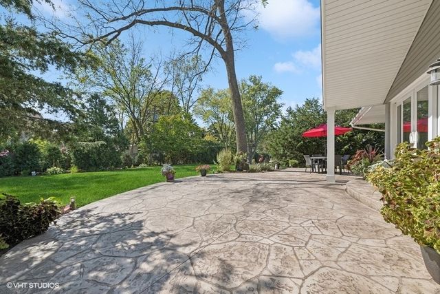 129 Sturtz Street, Barrington, IL 60010