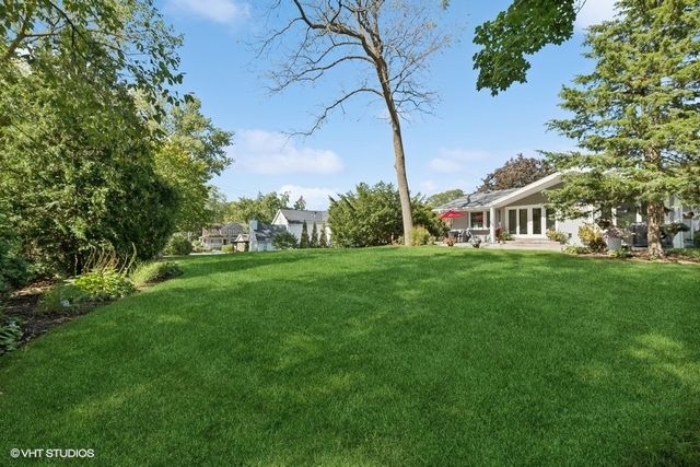 129 Sturtz Street, Barrington, IL 60010