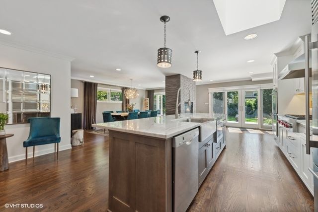 129 Sturtz Street, Barrington, IL 60010