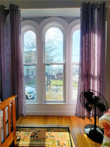 92 Pelham Street 1, Newport, RI 02840