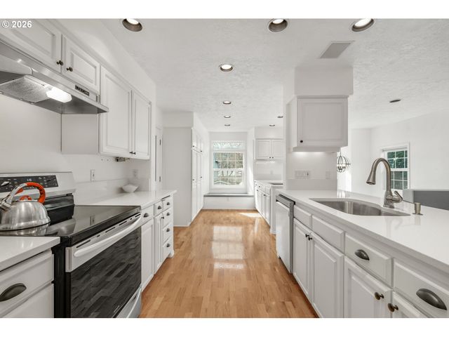 16582 Sw MCGWIRE Ct, Beaverton, OR 97007