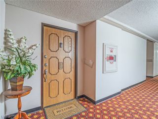 730 Royal Crest 422, Las Vegas, NV 89169