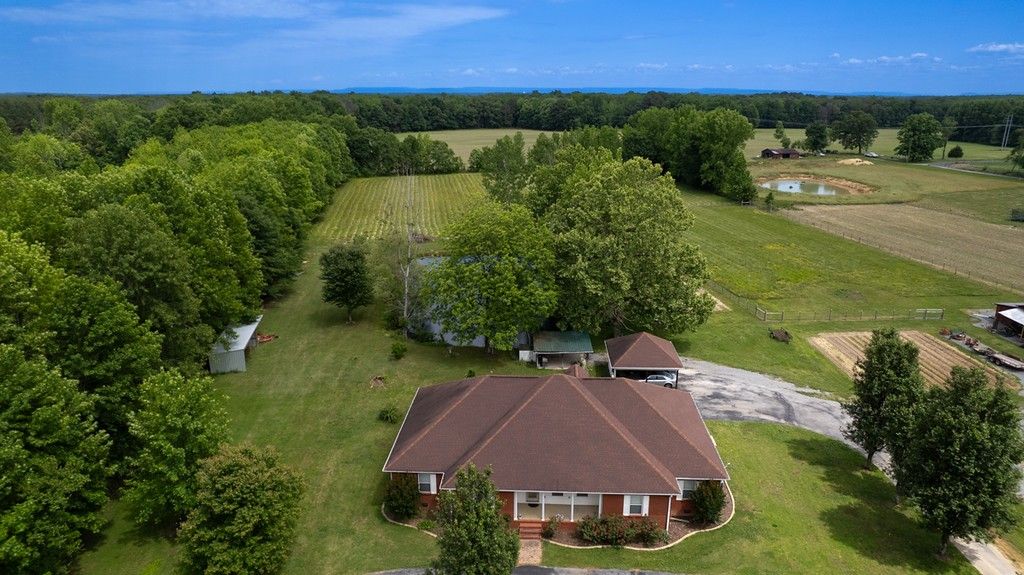 84 Scott Orchard Rd, Taft, TN 38488