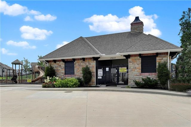 12706 W 171st Terrace, Overland Park, KS 66221