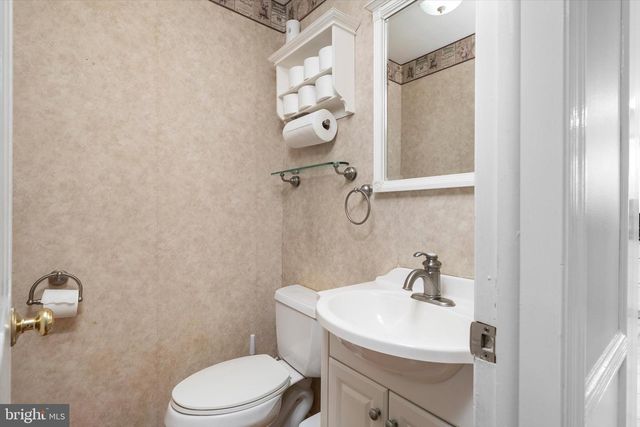 4 TWAIN DR, Allentown, NJ 08501