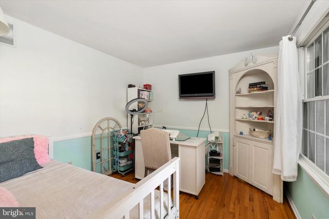 4 TWAIN DR, Allentown, NJ 08501