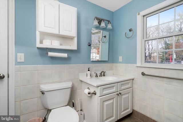4 TWAIN DR, Allentown, NJ 08501