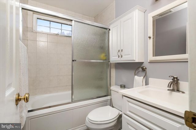 4 TWAIN DR, Allentown, NJ 08501