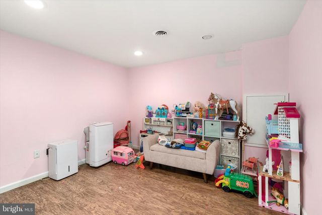 4 TWAIN DR, Allentown, NJ 08501