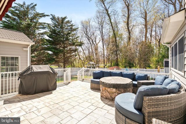 4 TWAIN DR, Allentown, NJ 08501