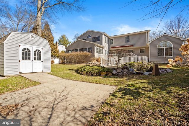 4 TWAIN DR, Allentown, NJ 08501