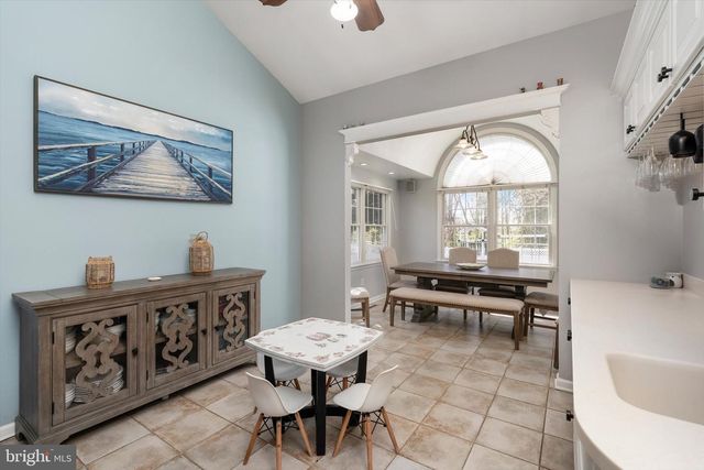 4 TWAIN DR, Allentown, NJ 08501