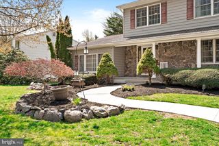 4 TWAIN DR, Allentown, NJ 08501
