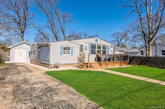 255 26th Street, Copiague, NY 11726