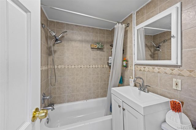 255 26th Street, Copiague, NY 11726