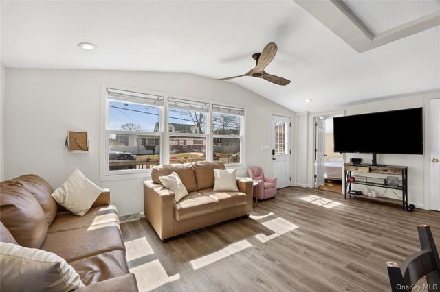 255 26th Street, Copiague, NY 11726