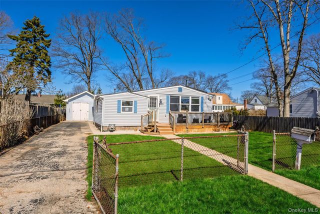 255 26th Street, Copiague, NY 11726
