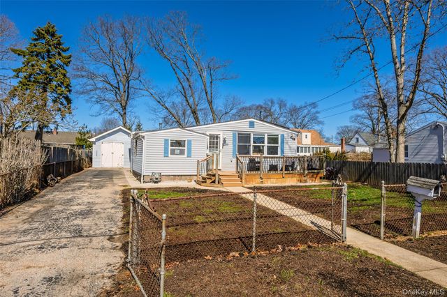 255 26th Street, Copiague, NY 11726