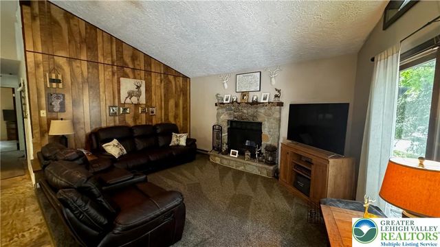 33 Eliot Lane, Penn Forest Twp, PA 18210