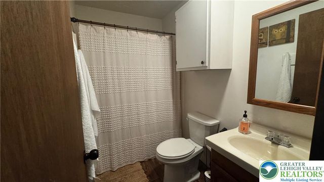 33 Eliot Lane, Penn Forest Twp, PA 18210
