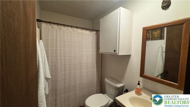 33 Eliot Lane, Penn Forest Twp, PA 18210