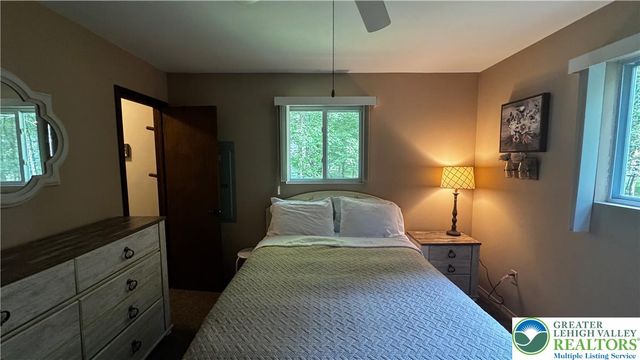 33 Eliot Lane, Penn Forest Twp, PA 18210