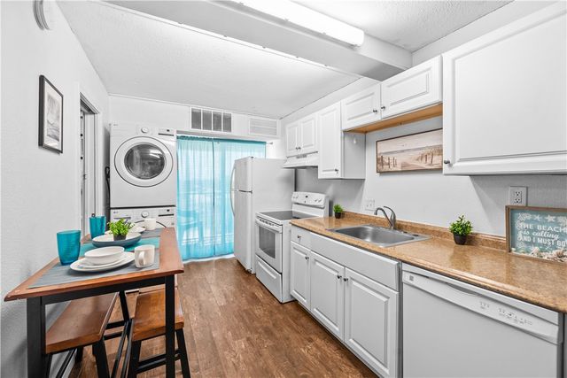 14300 S Padre Island Dr 177, Corpus Christi, TX 78418