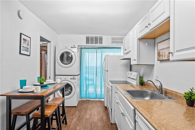 14300 S Padre Island Dr 177, Corpus Christi, TX 78418