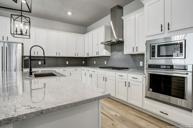 175 Azalea Alley, Castroville, TX 78009