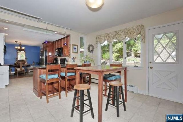 908 N Monroe Street, Midland Park, NJ 07450