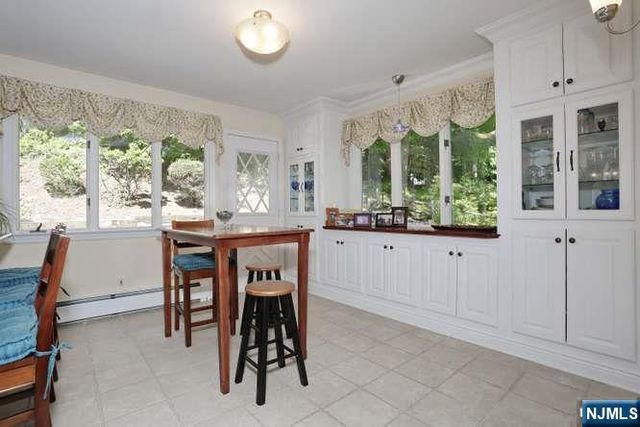 908 N Monroe Street, Midland Park, NJ 07450