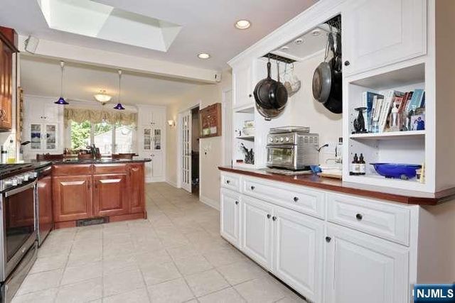 908 N Monroe Street, Midland Park, NJ 07450