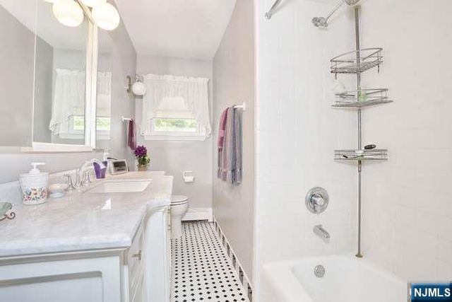 908 N Monroe Street, Midland Park, NJ 07450