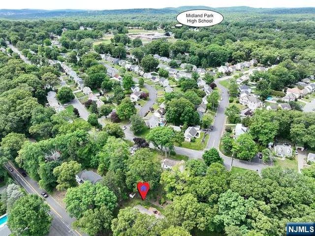 908 N Monroe Street, Midland Park, NJ 07450