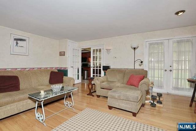 908 N Monroe Street, Midland Park, NJ 07450