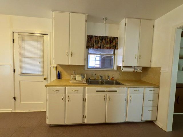 216 Burnet Street, Port Lavaca, TX 77979