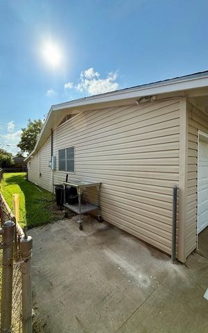 216 Burnet Street, Port Lavaca, TX 77979