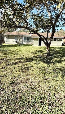 216 Burnet Street, Port Lavaca, TX 77979