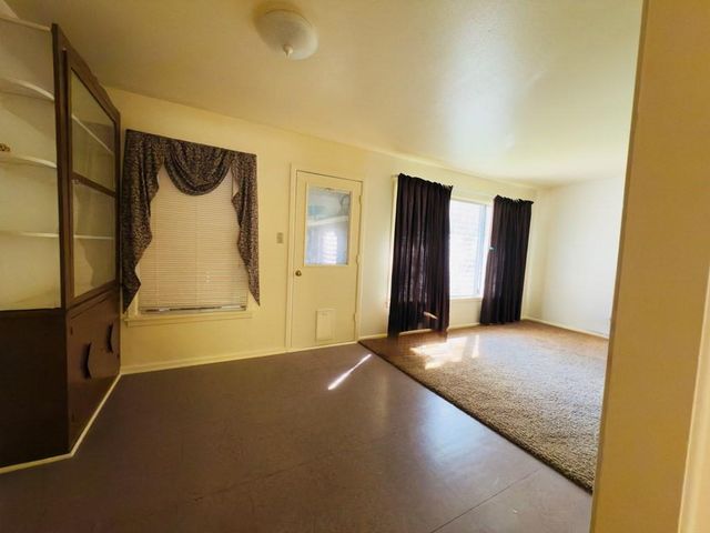 216 Burnet Street, Port Lavaca, TX 77979