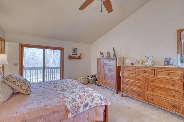 W276S4440 Elk Valley COURT, Waukesha, WI 53189