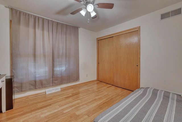 W276S4440 Elk Valley COURT, Waukesha, WI 53189