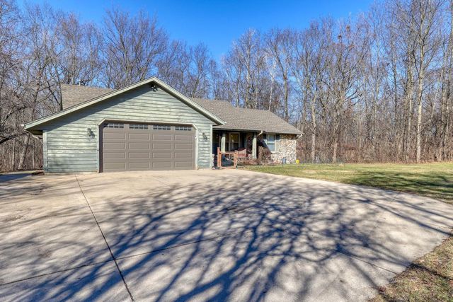W276S4440 Elk Valley COURT, Waukesha, WI 53189