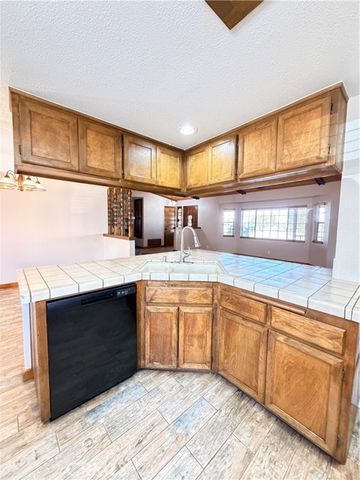 7576 Peach Avenue, Hesperia, CA 92345