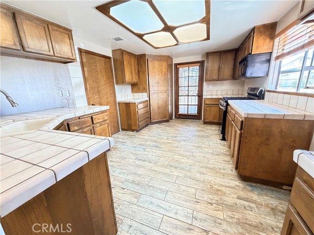 7576 Peach Avenue, Hesperia, CA 92345