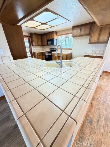 7576 Peach Avenue, Hesperia, CA 92345