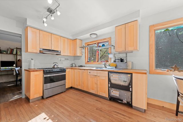 30220 Westbrook Parkway, Southfield, MI 48076